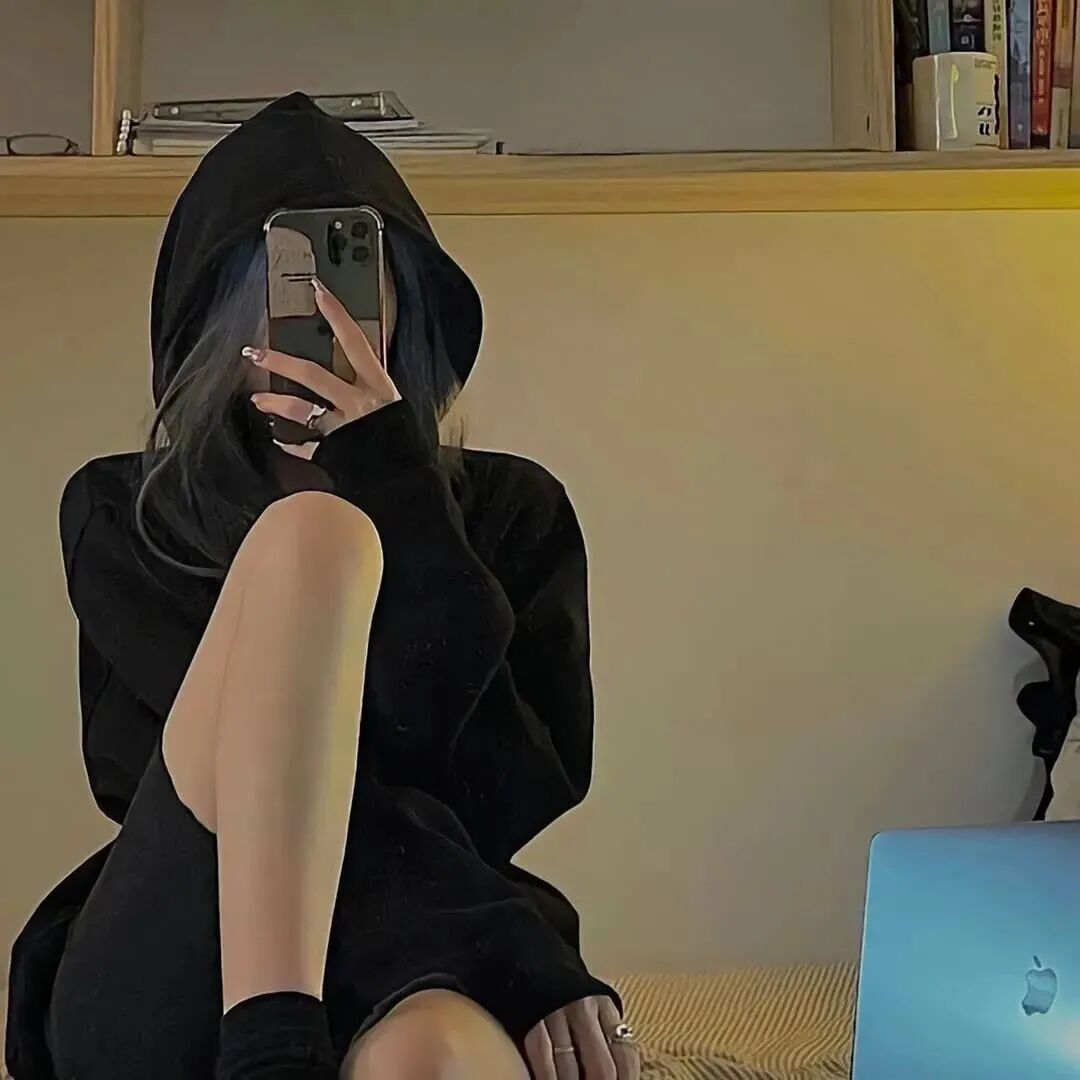 不露脸自拍手机女生头像