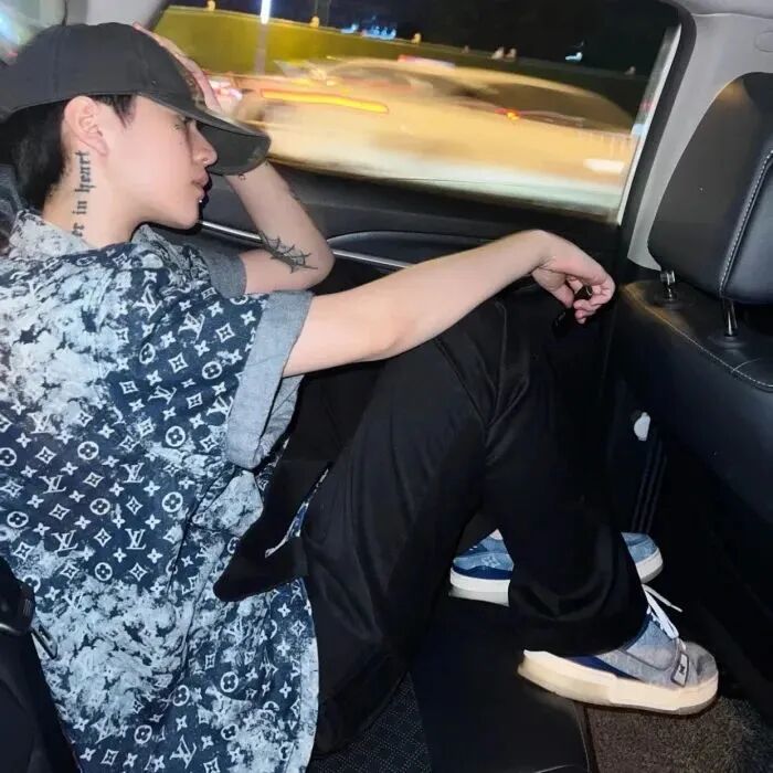 侧脸男生头像
