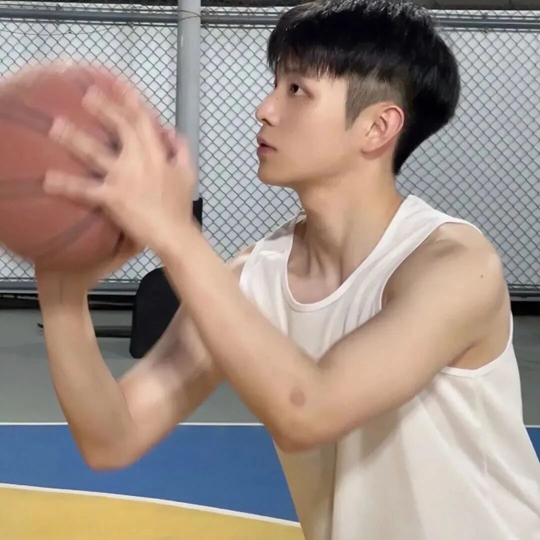 篮球侧脸男生头像