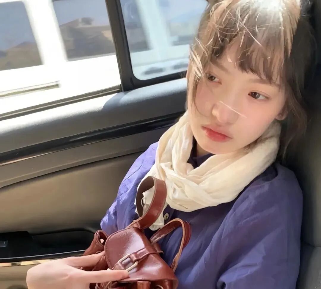 车内女生头像