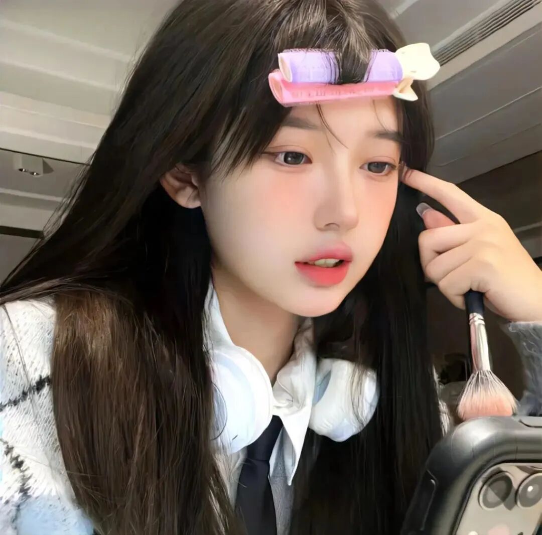 可爱侧脸女生头像