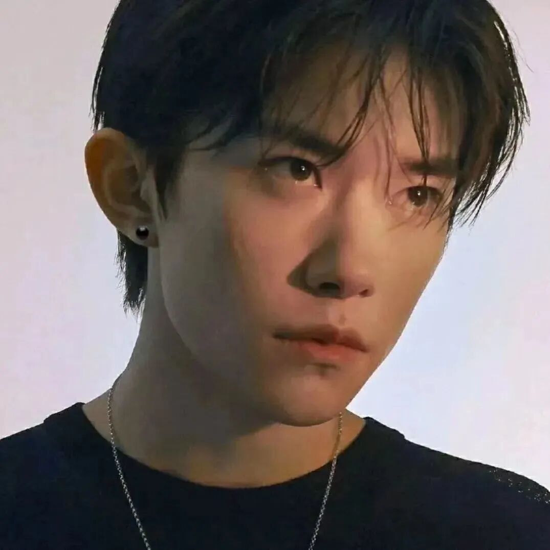 易烊千玺头像男生头像