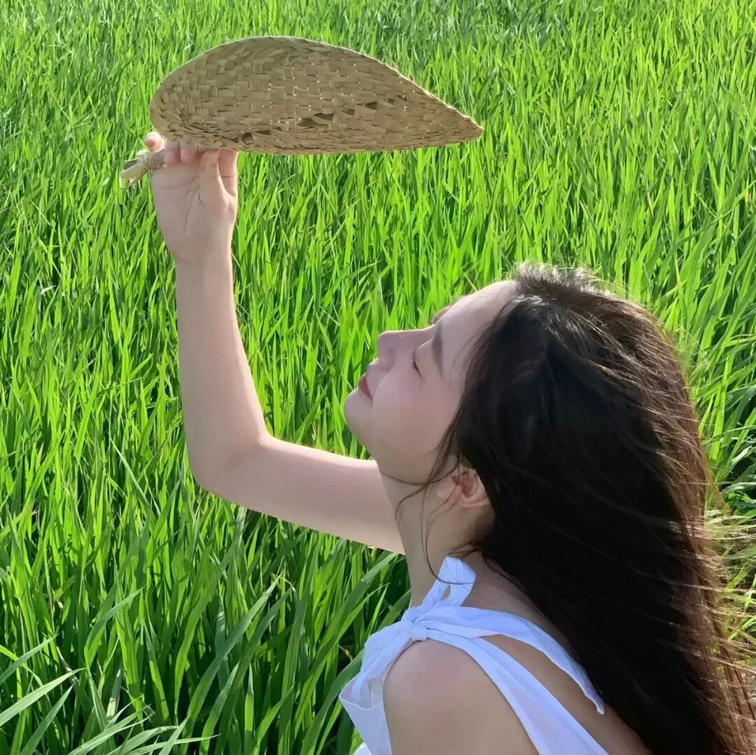 小清新侧脸女生头像