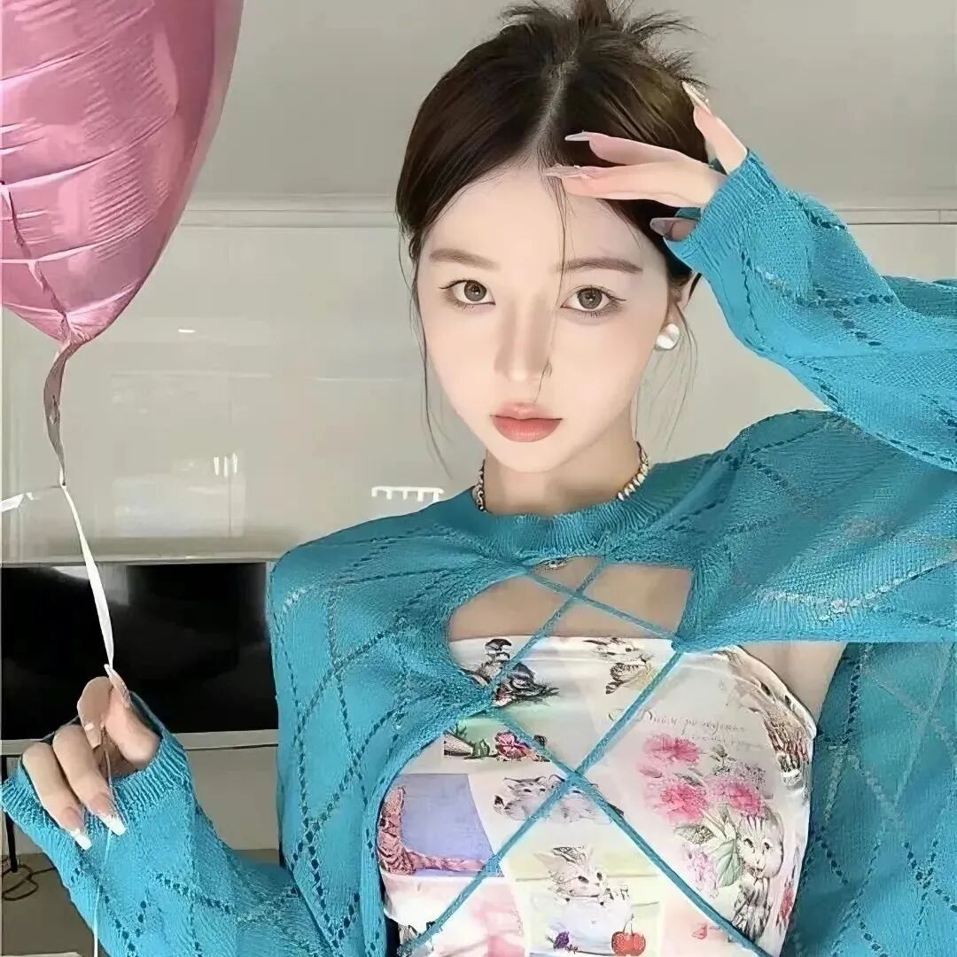 拿着气球女生头像