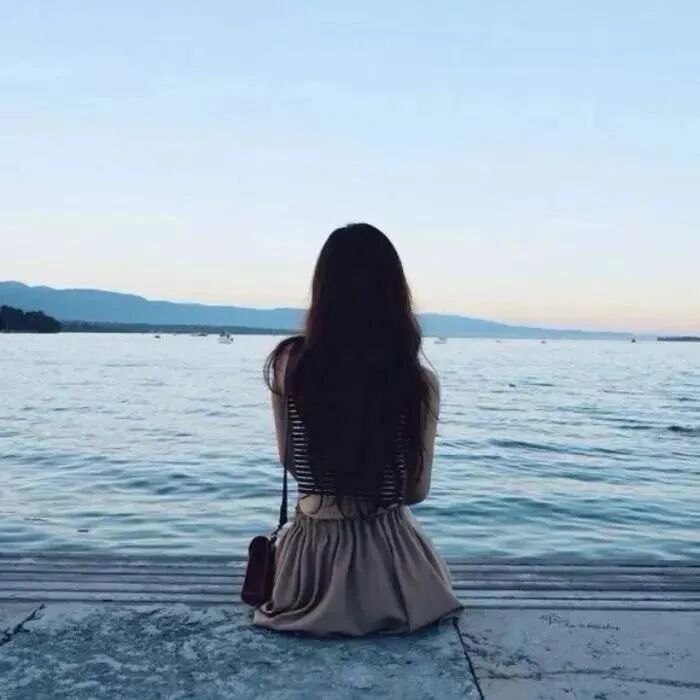 海边不露脸女生头像