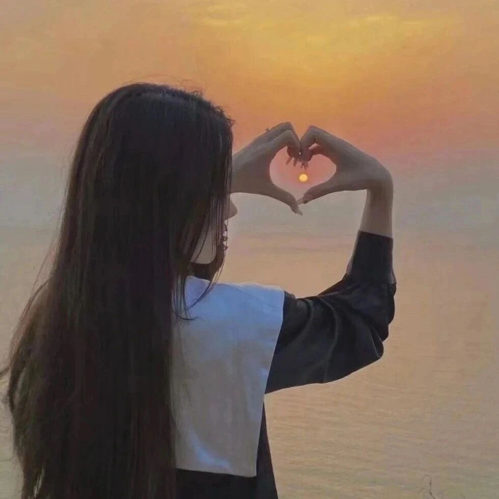 不露脸爱心日落海边女生头像