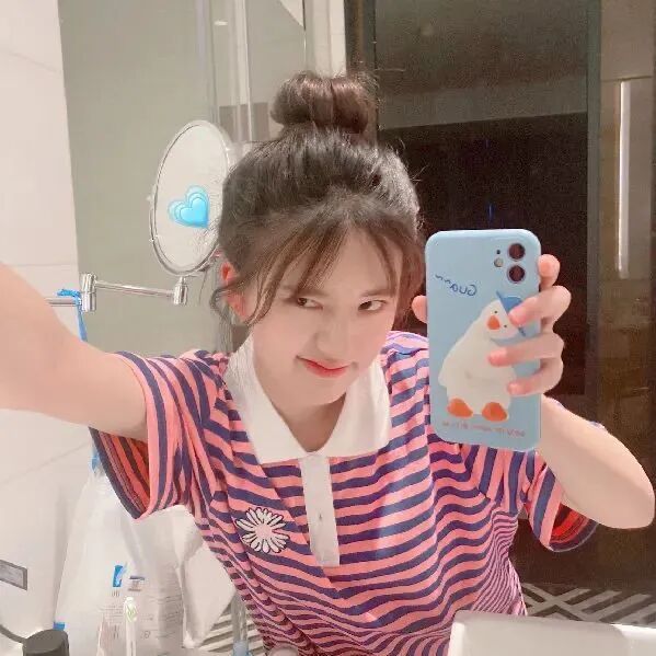 赵露思头像自拍手机女生头像