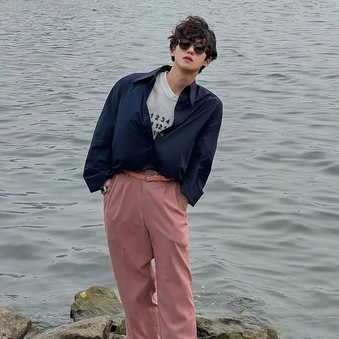 酷酷海边墨镜男生头像