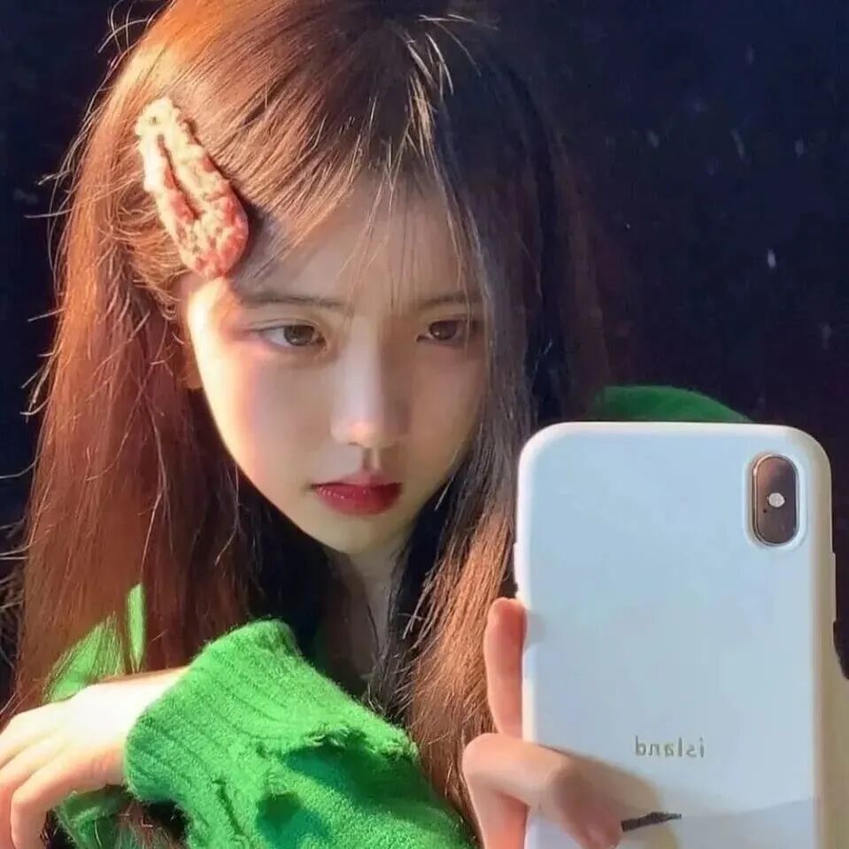 自拍手机女生头像