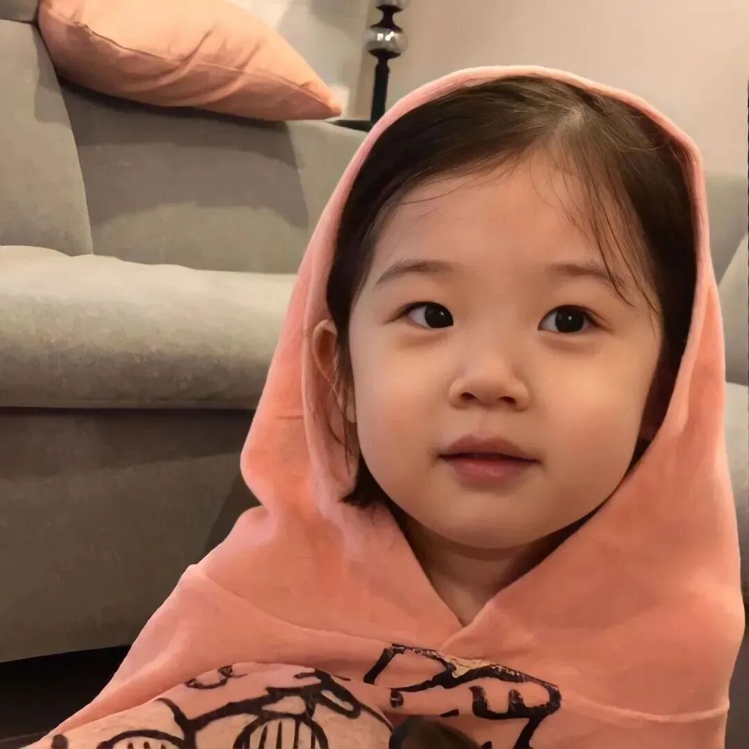 可爱金雪小女孩头像萌娃头像
