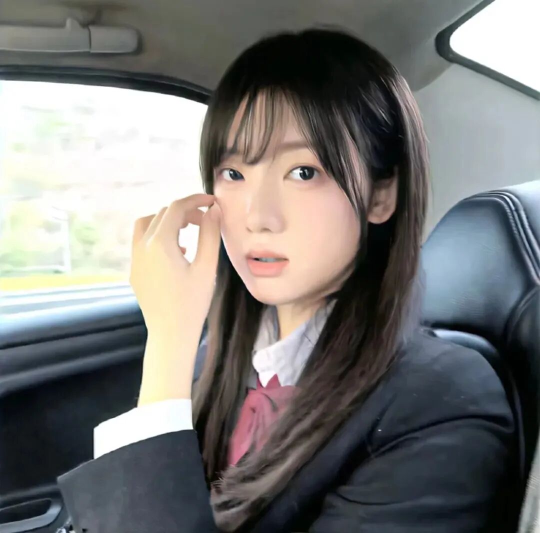 车内甜美女生头像