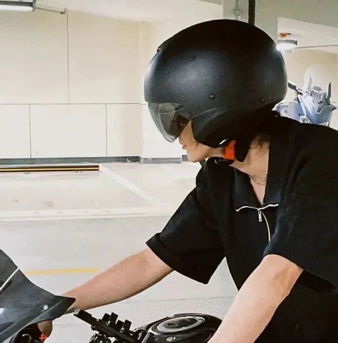 酷酷不露脸男生头像