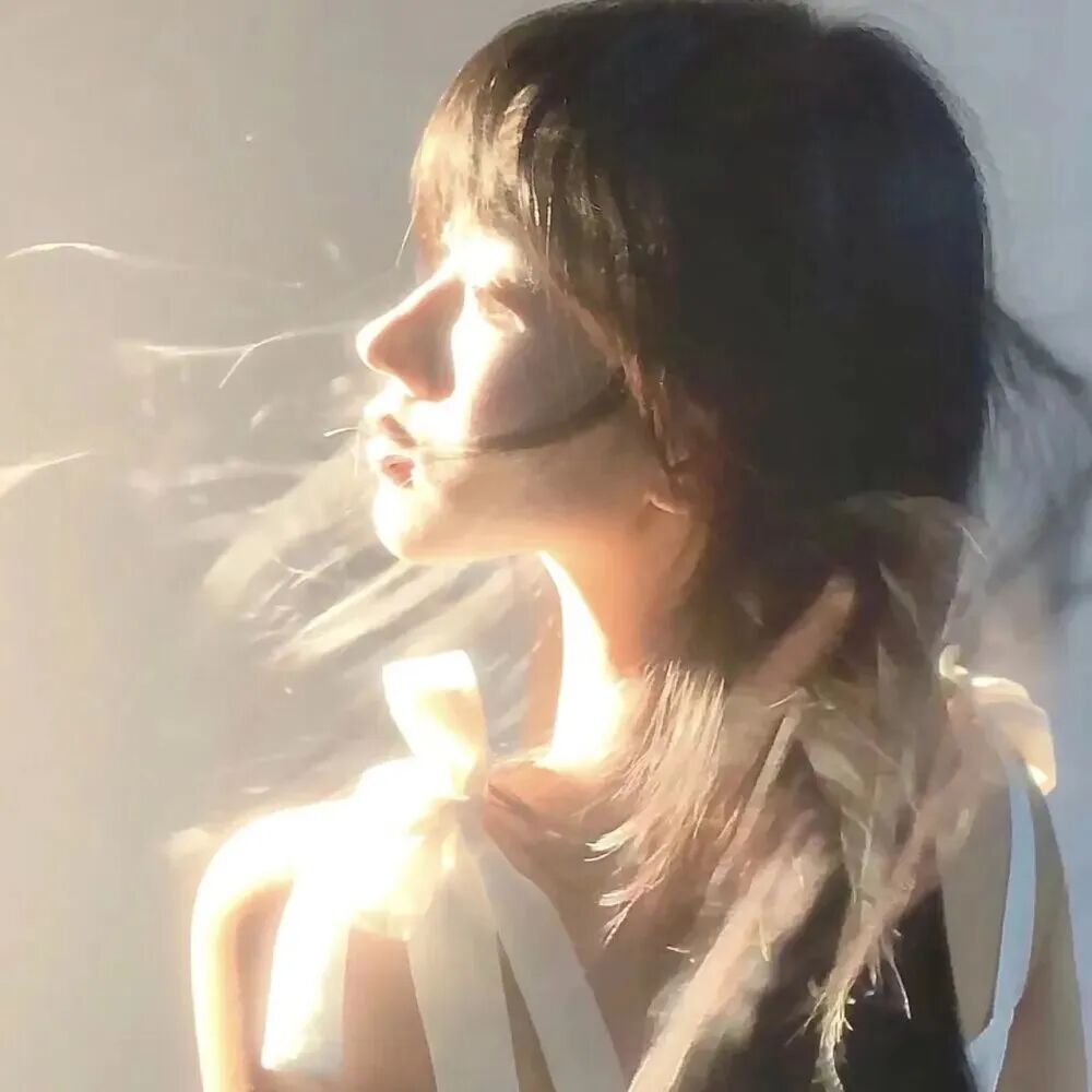 氛围感侧脸女生头像