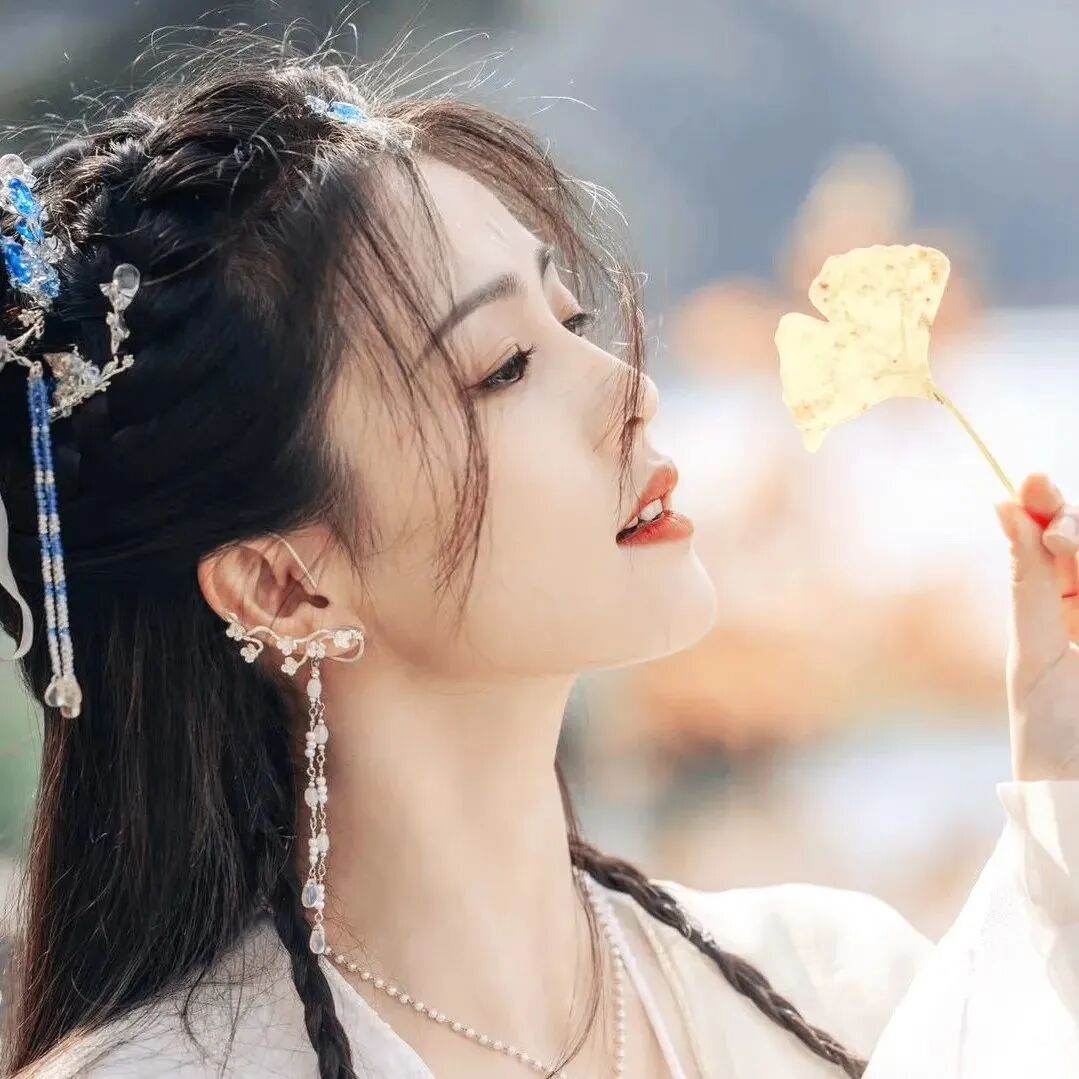 白鹿头像侧脸女生头像