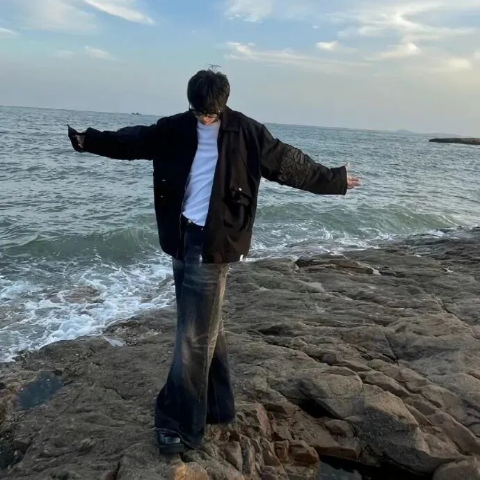 海边不露脸男生头像