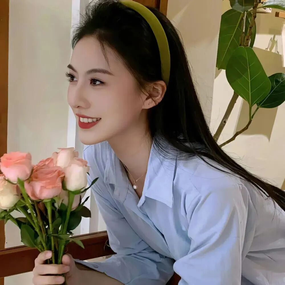 鲜花侧脸女生头像