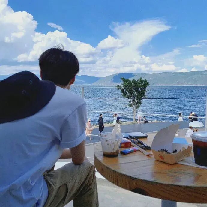 不露脸海边男生头像