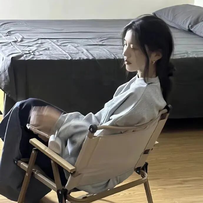 温柔侧脸女生头像