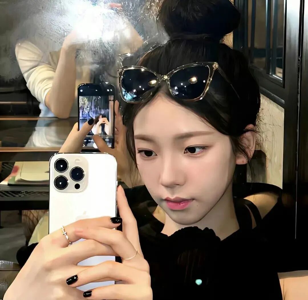 自拍手机女生头像