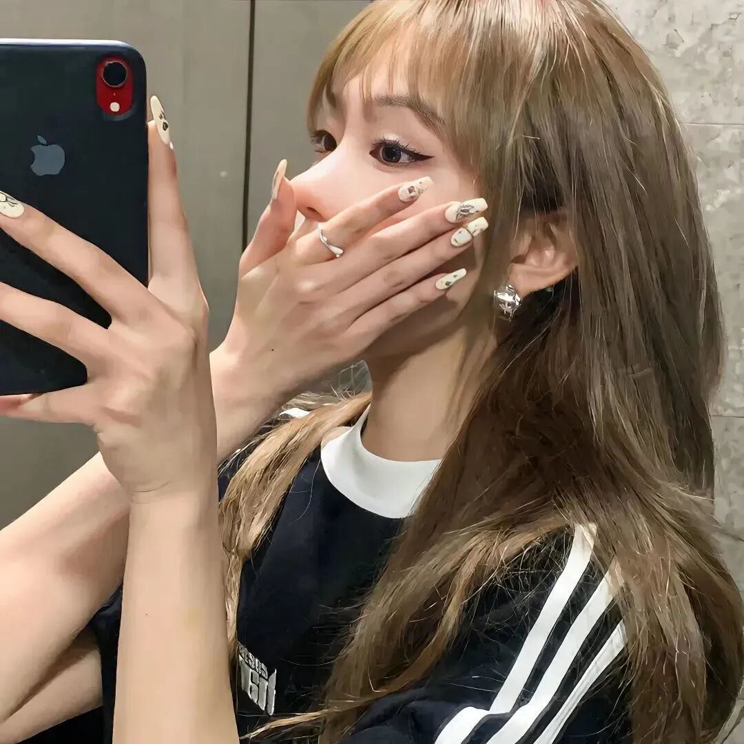 自拍手机女生头像