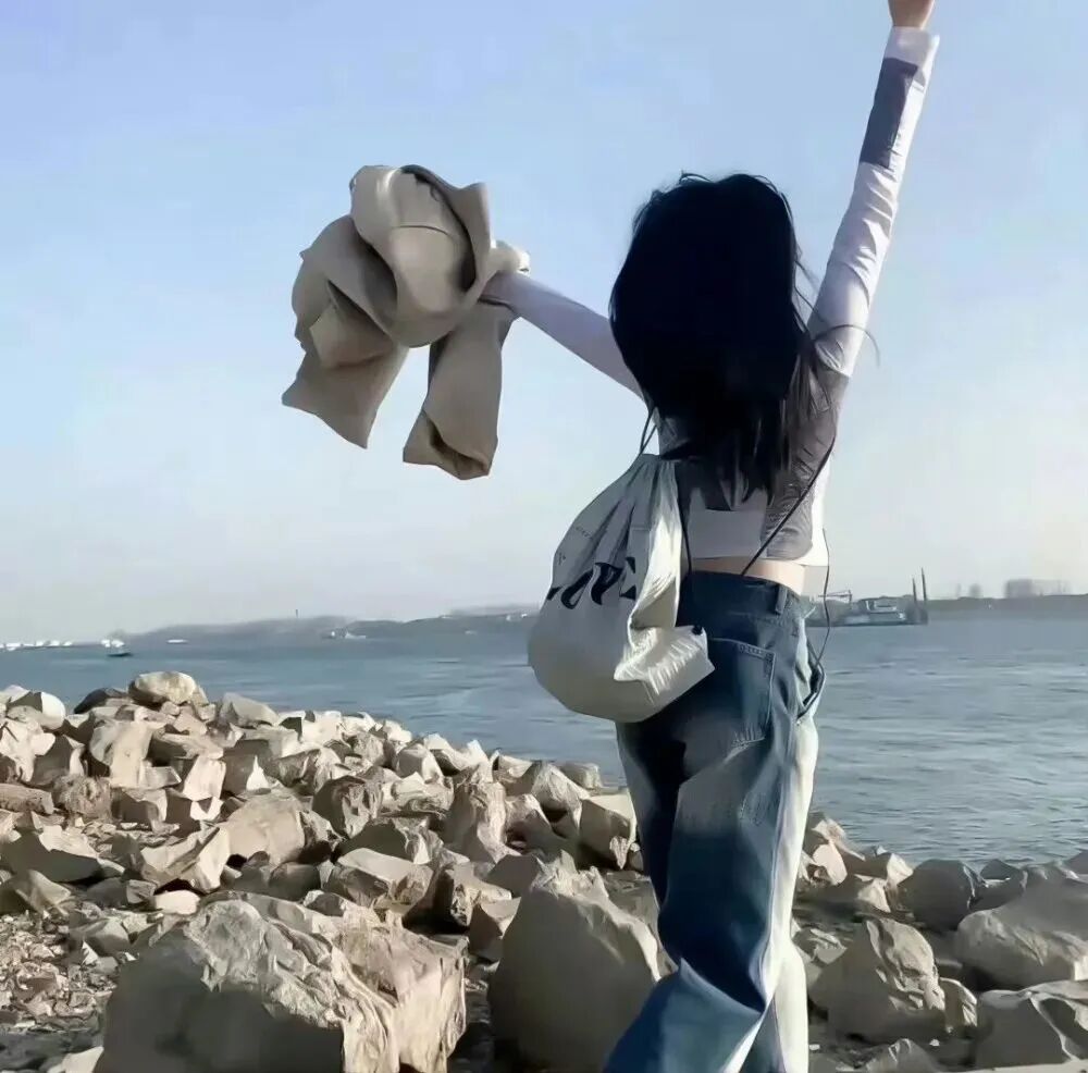 海边不露脸氛围感女生头像