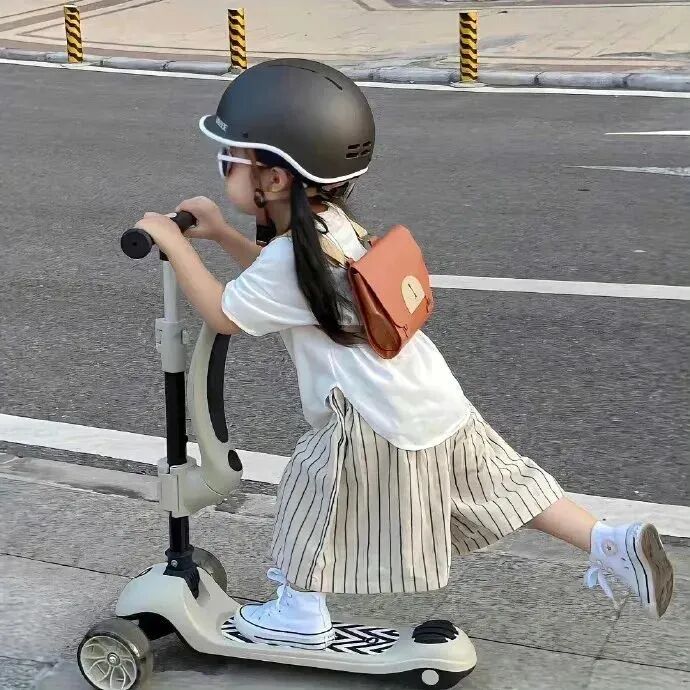头盔小女孩萌娃头像