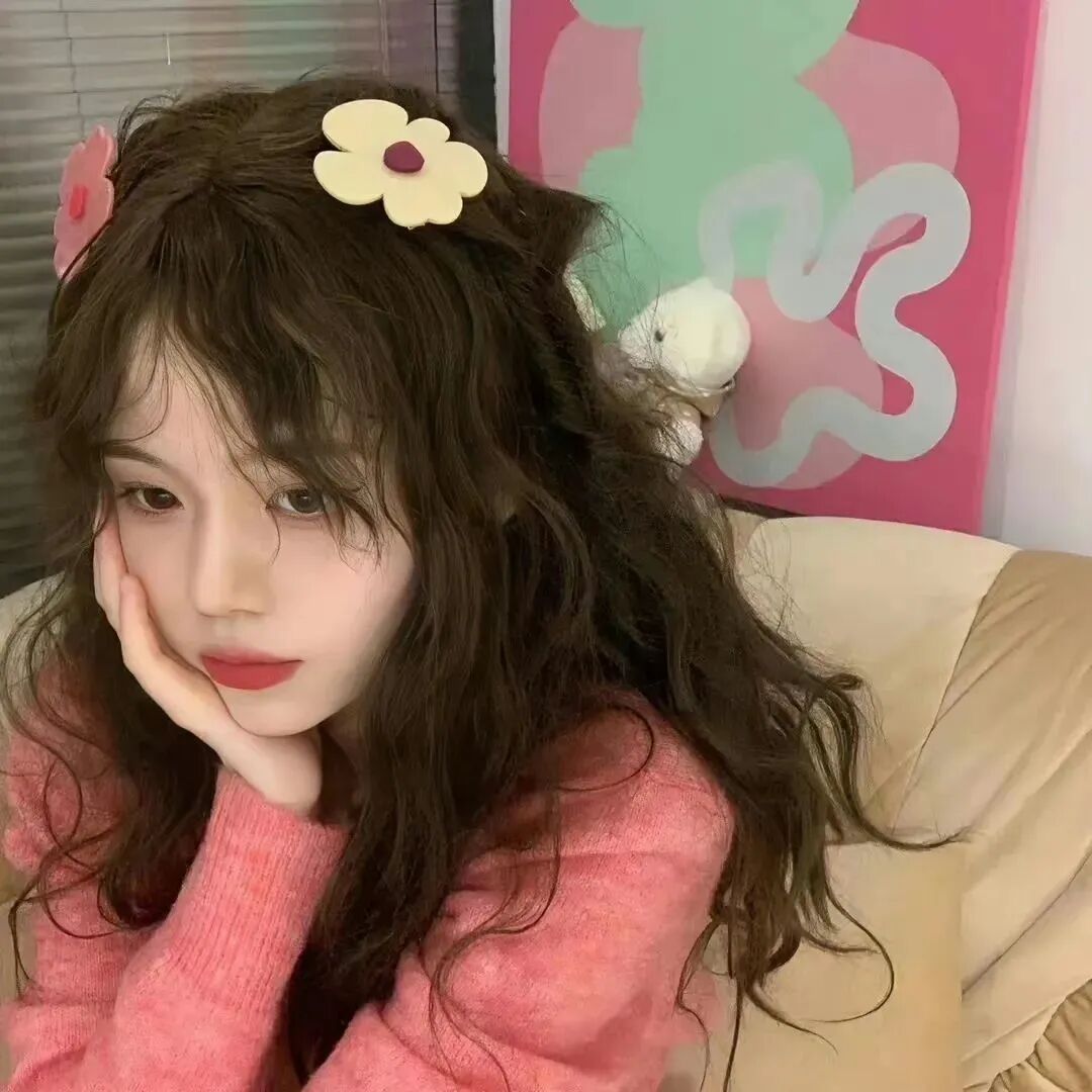 手扶脸小众女生头像