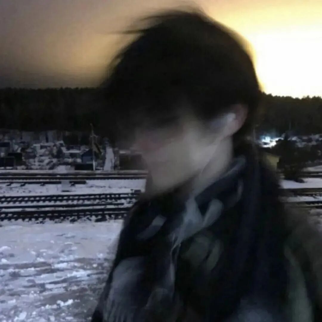 氛围感侧脸男生头像
