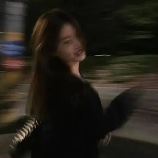 氛围感侧脸女生头像