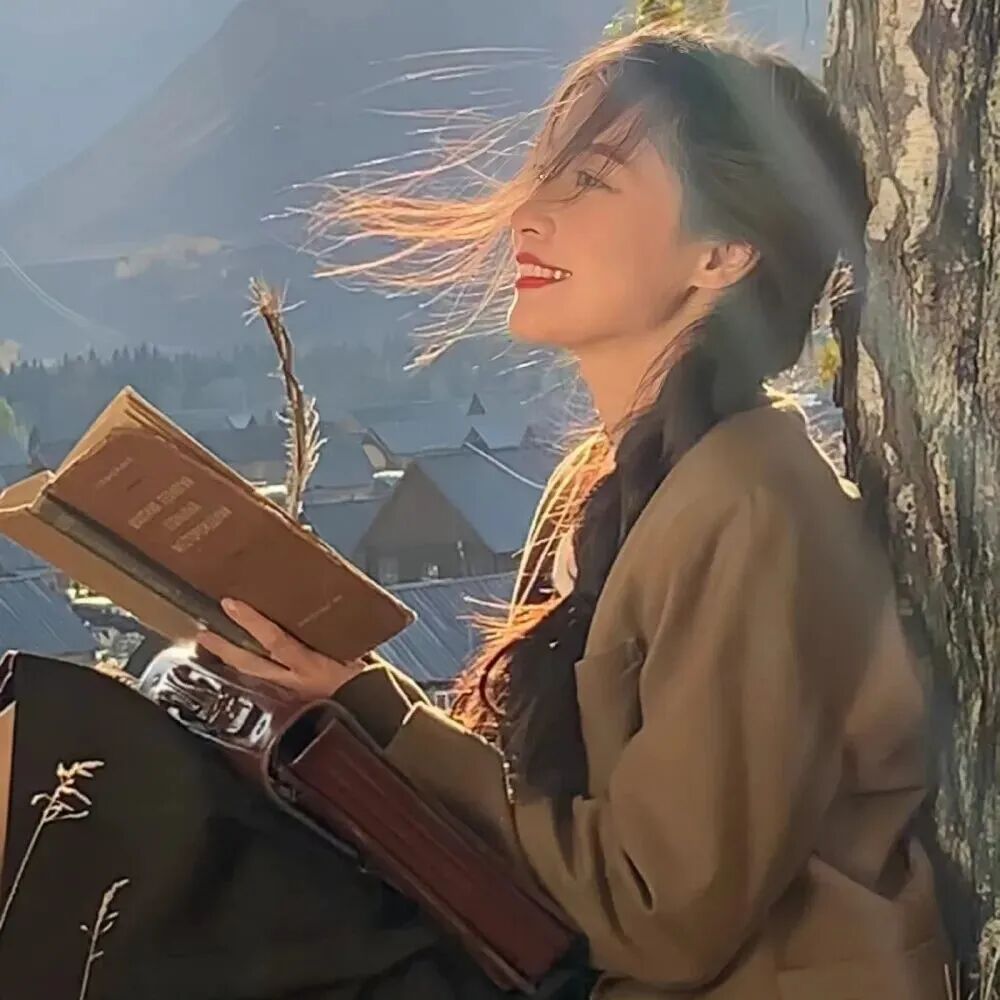 爱笑侧脸女生头像