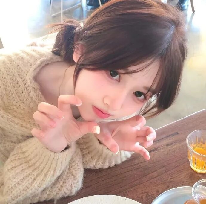 手势甜妹女生头像