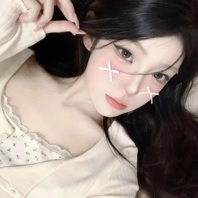 躺着甜妹女生头像