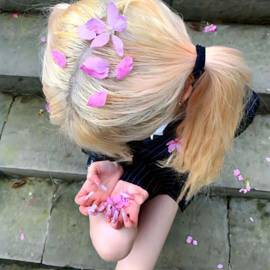 捧花朵少萝不露脸女生头像