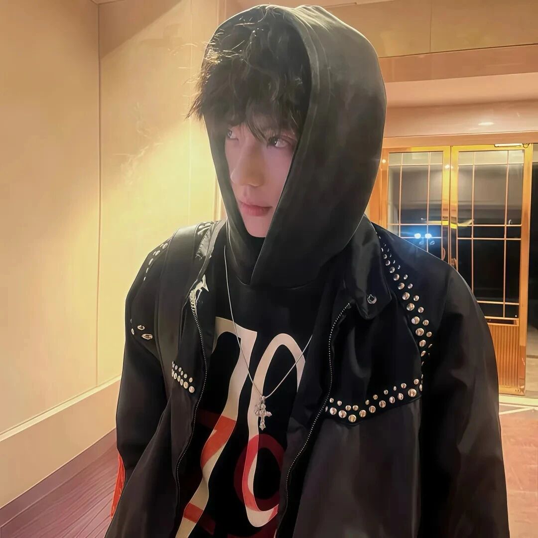 休闲帽小众男生头像