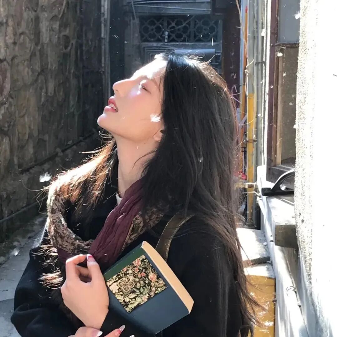 读书温柔侧脸女生头像