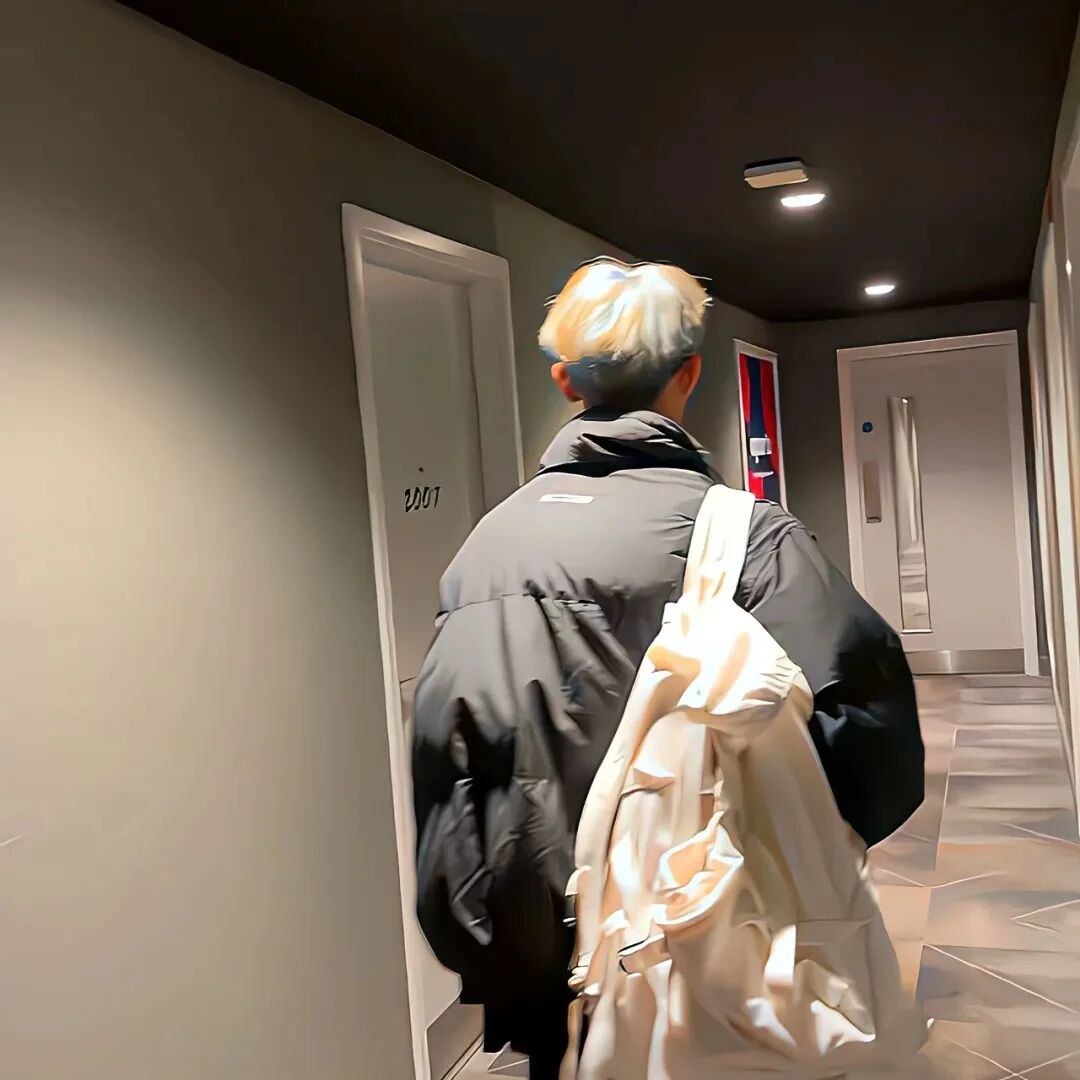 小众背影不露脸男生头像