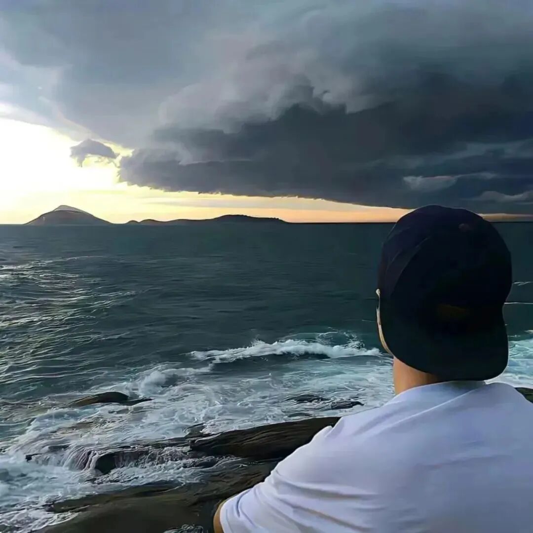 海边不露脸男生头像