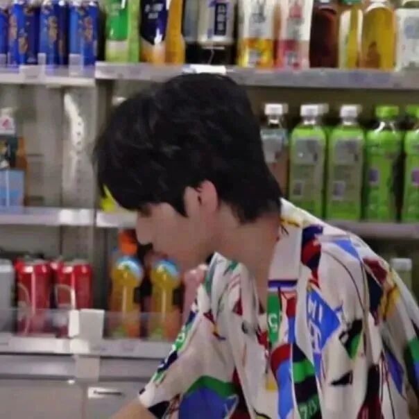 男生 男生头像 男头  严浩翔 严浩翔头像 侧脸 侧脸头像
