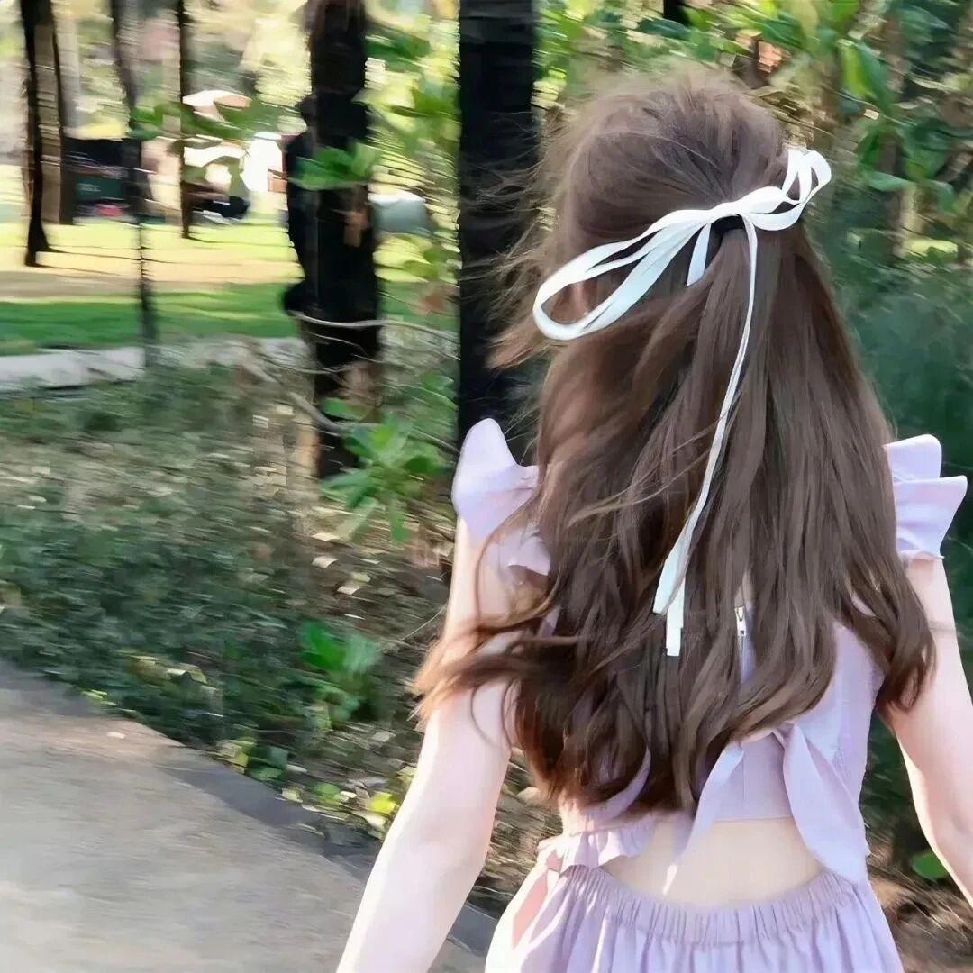 温柔背影不露脸女生头像