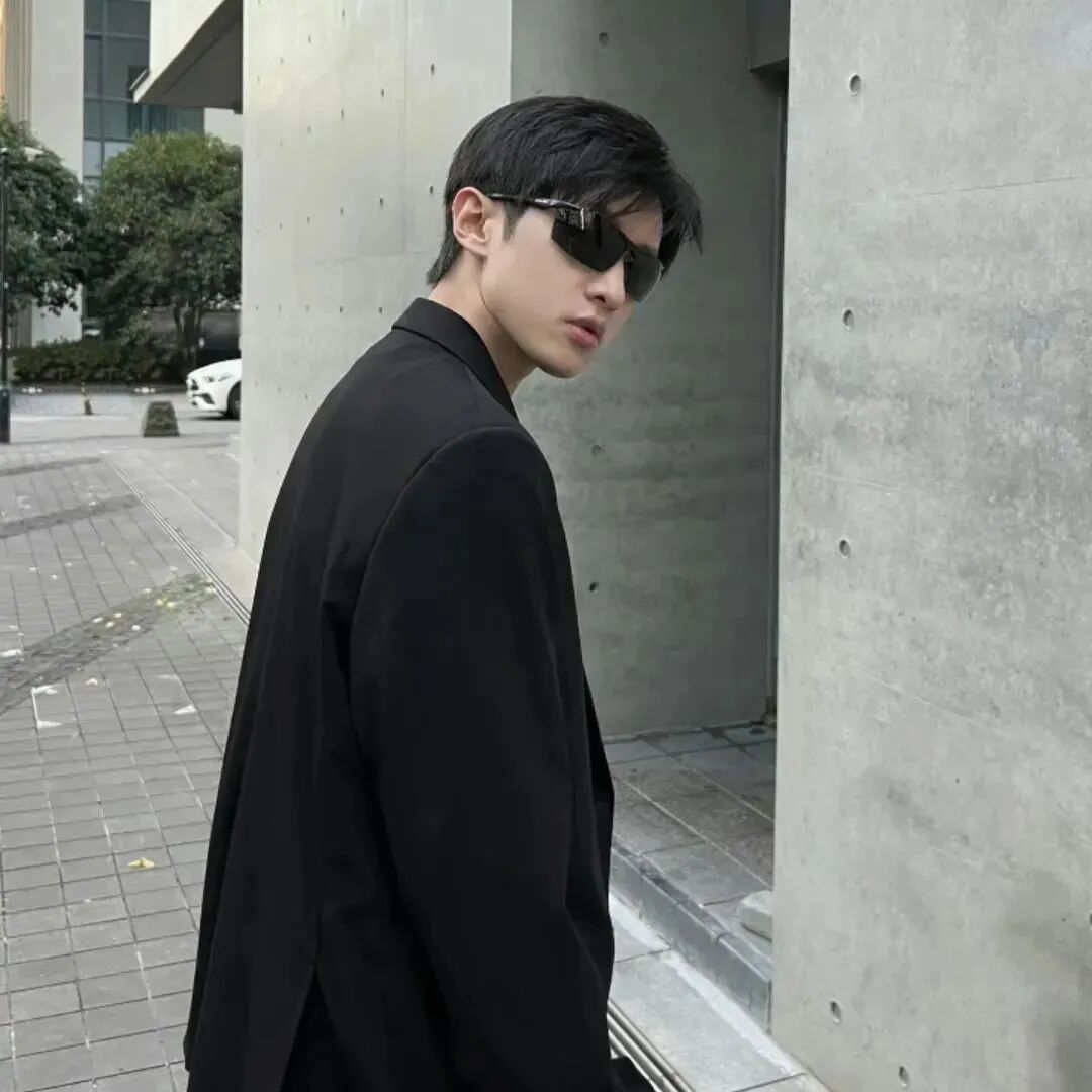 墨镜痞帅男生头像
