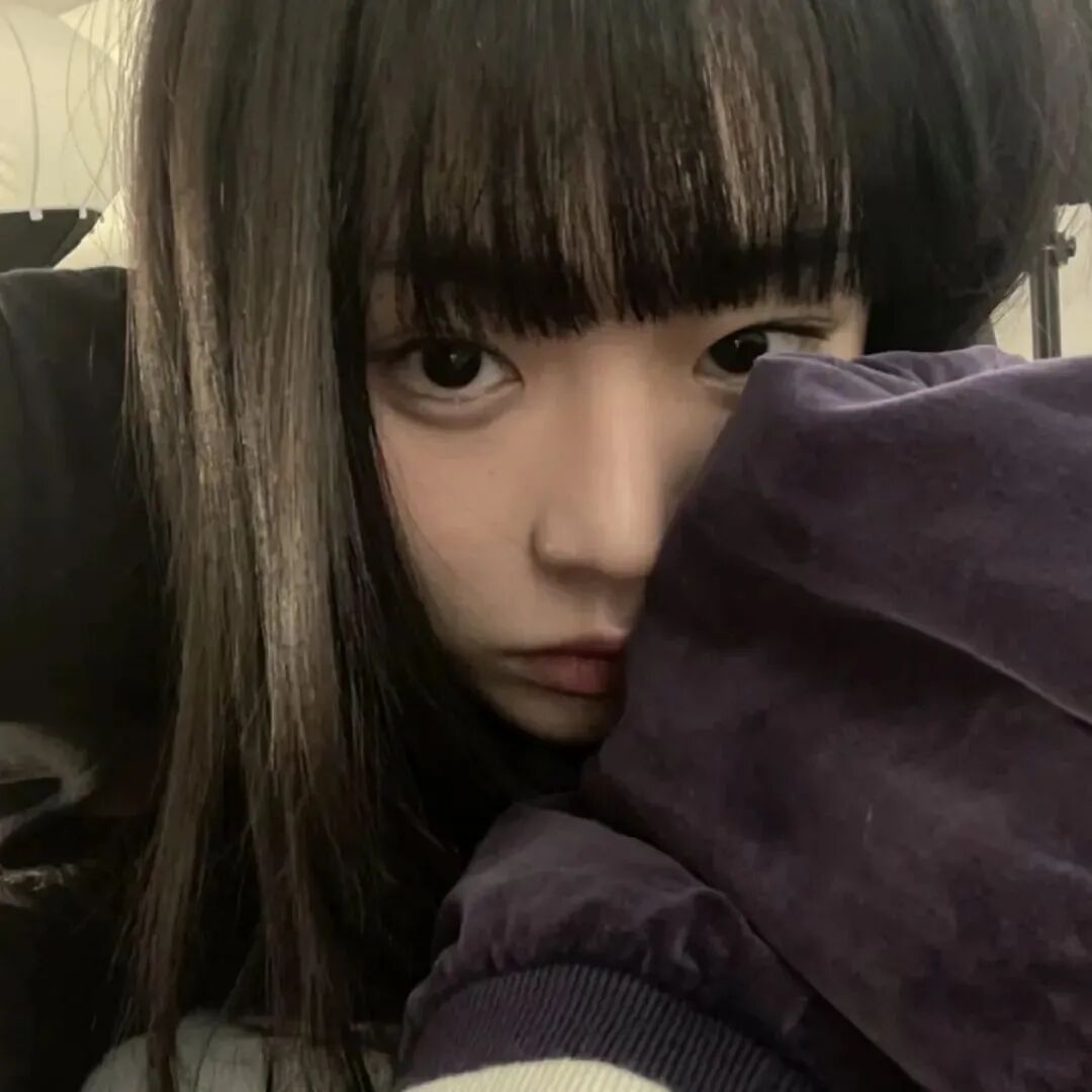 趴着小众女生头像