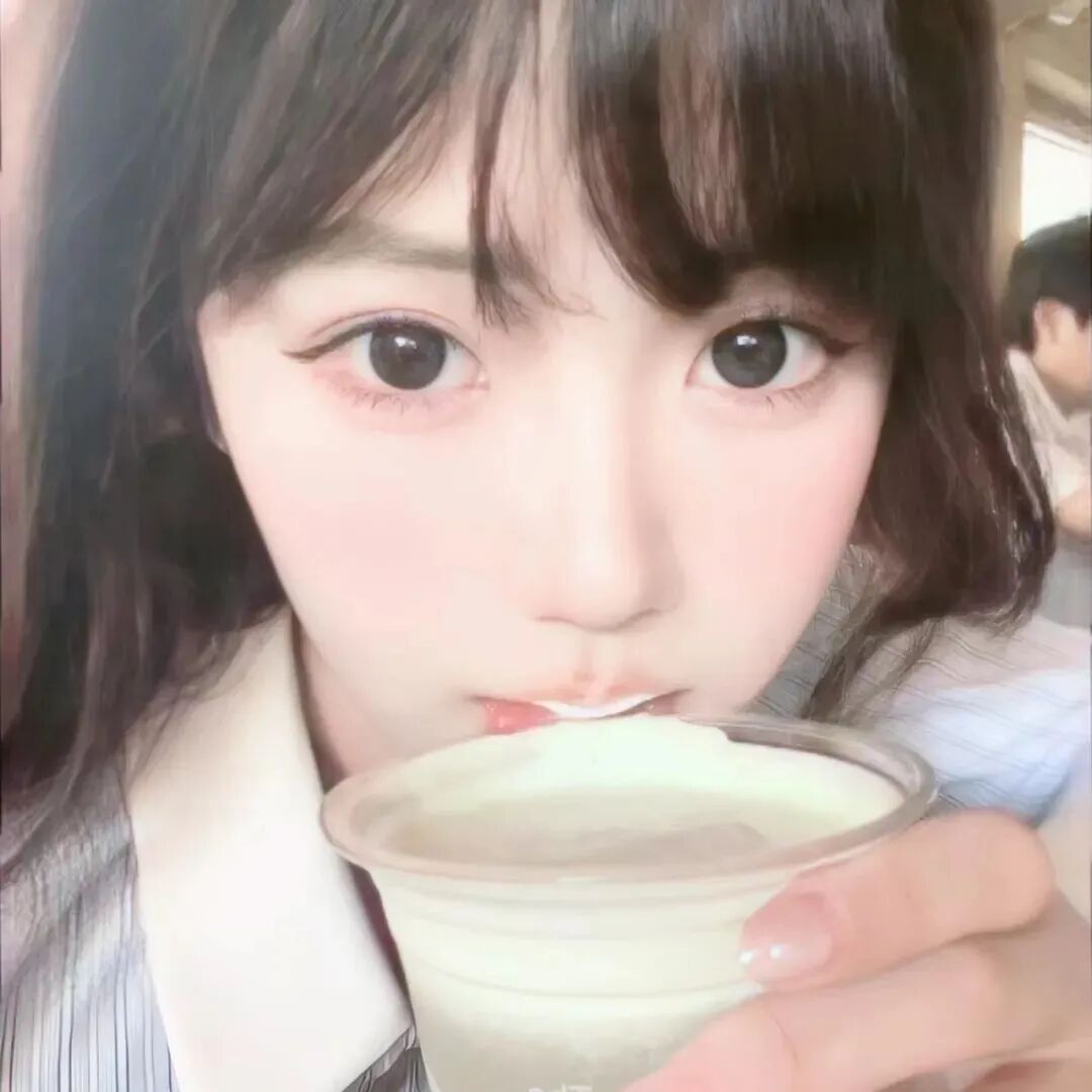 喝咖啡甜妹女生头像