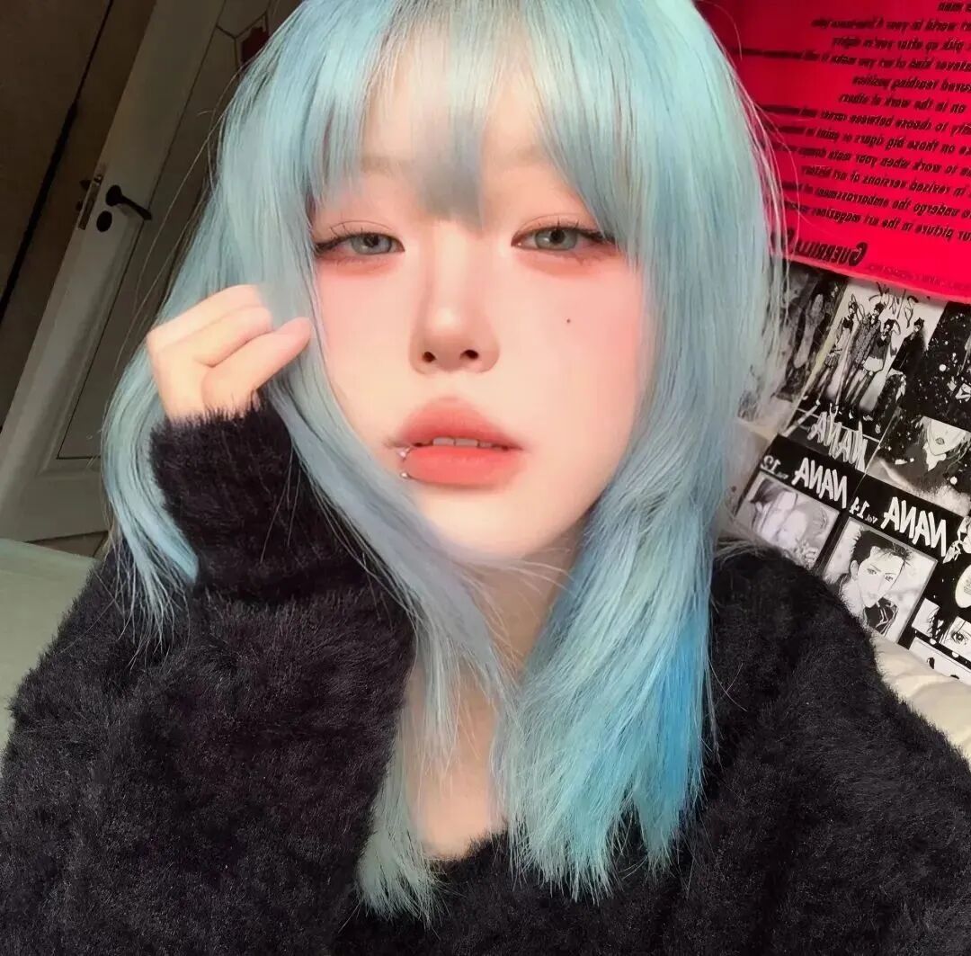 蓝色系个性女生头像
