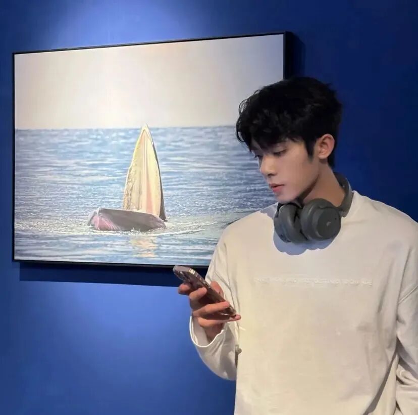 戴耳机小众男生头像