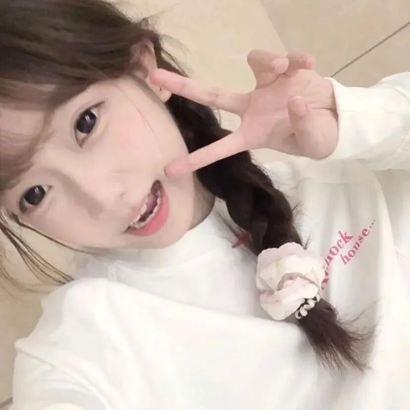 剪刀手少萝女生头像