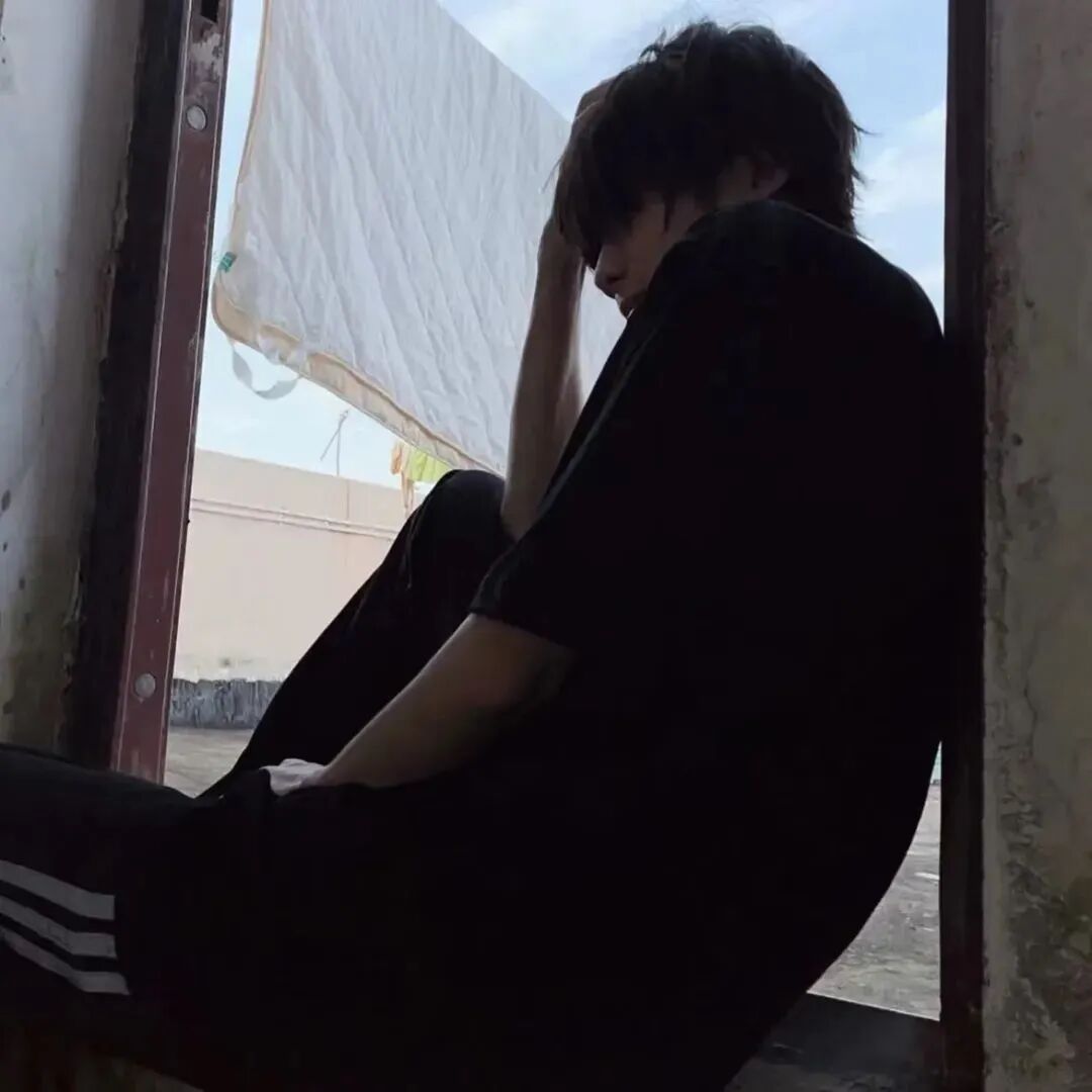 个性侧脸男生头像