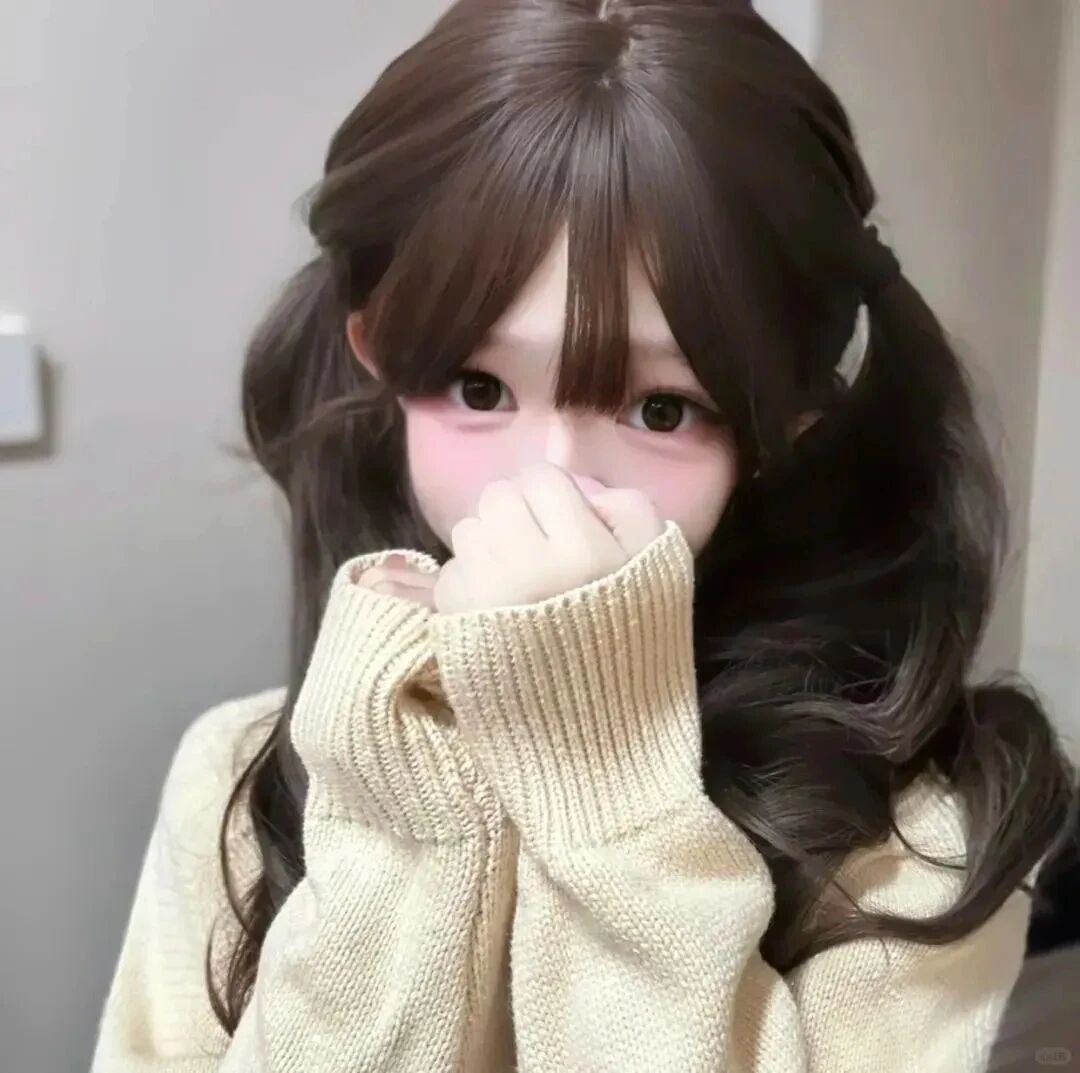 捂嘴少萝女生头像