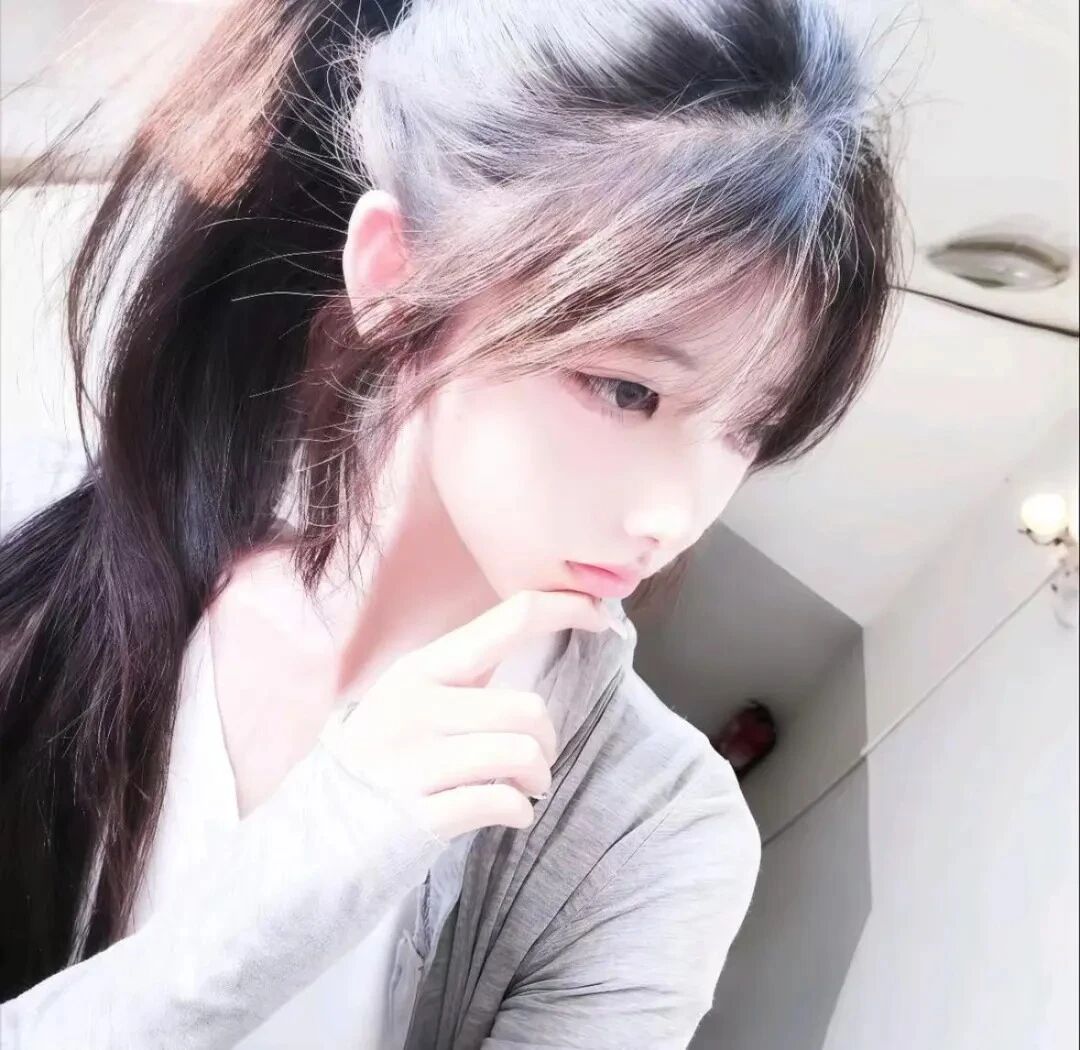 纯欲侧脸女生头像