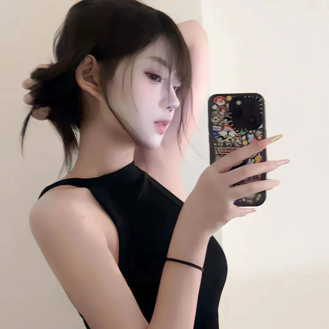 自拍手机很飒侧脸女生头像