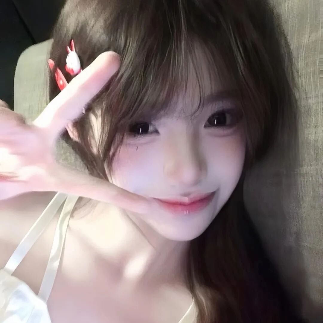 剪刀手甜妹女生头像